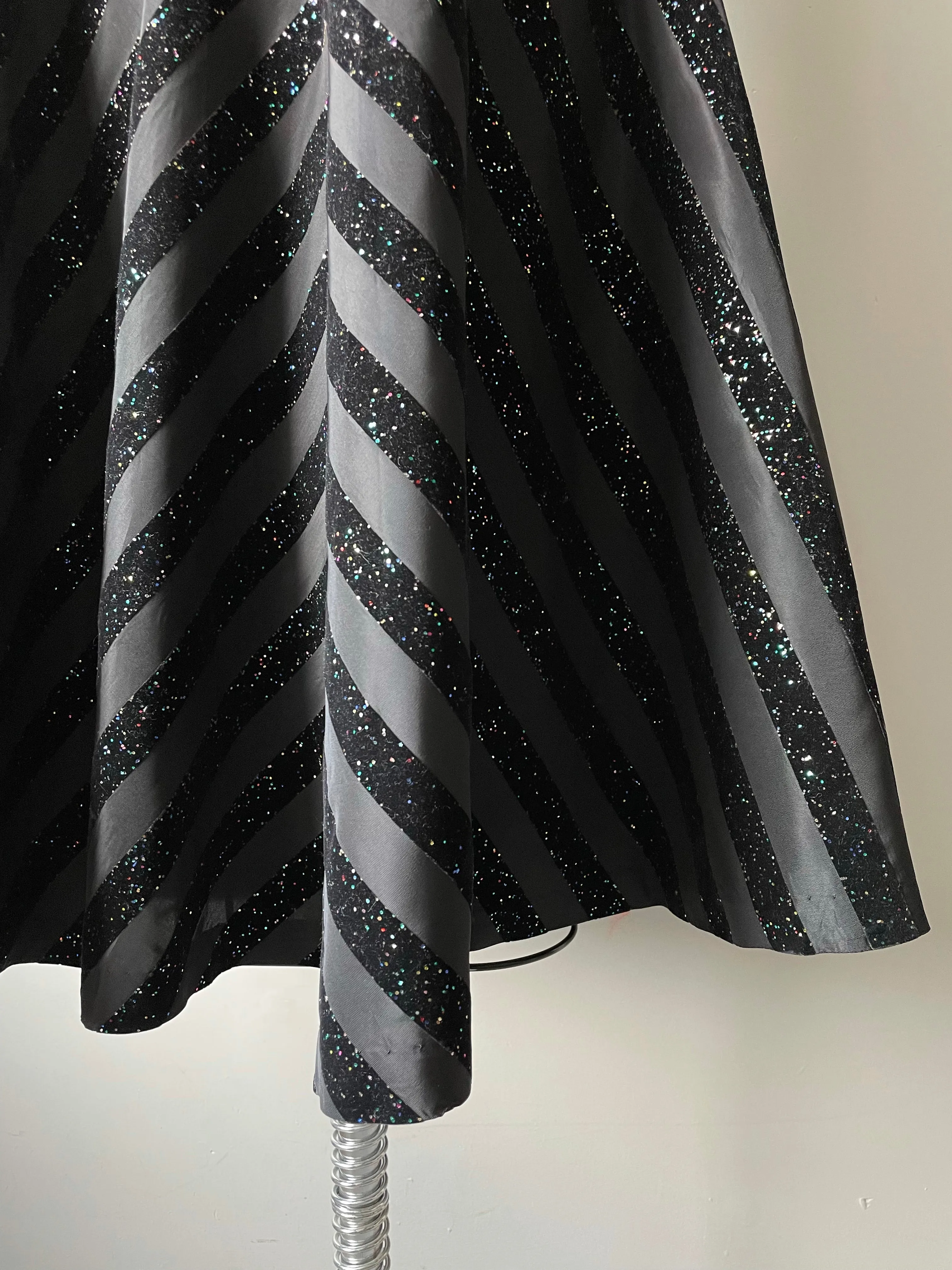 1950s Full Skirt Black Glitter Taffeta S