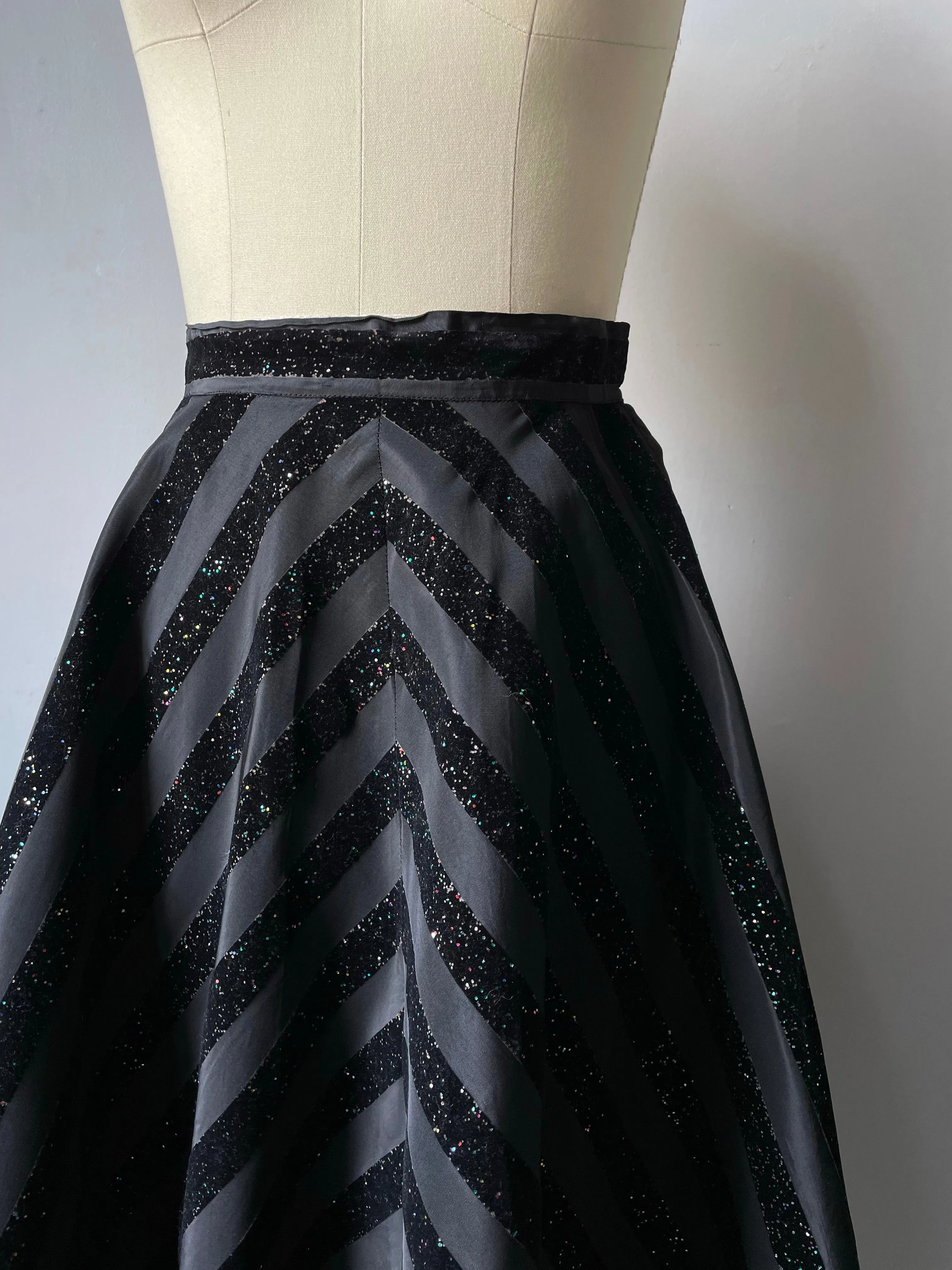 1950s Full Skirt Black Glitter Taffeta S