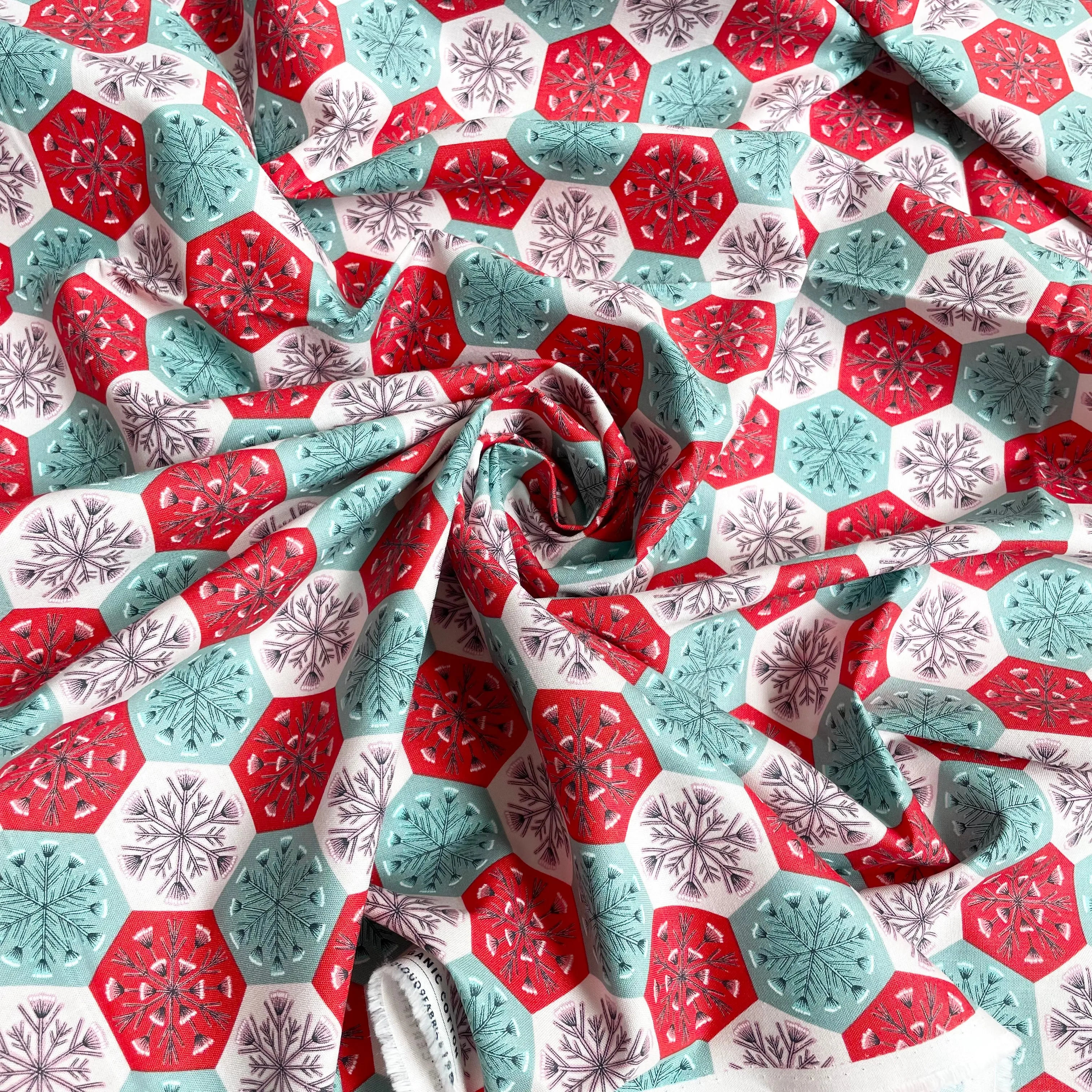 Cloud9 Organic Cotton : Winter Wonderland - Patchwork Snowflakes