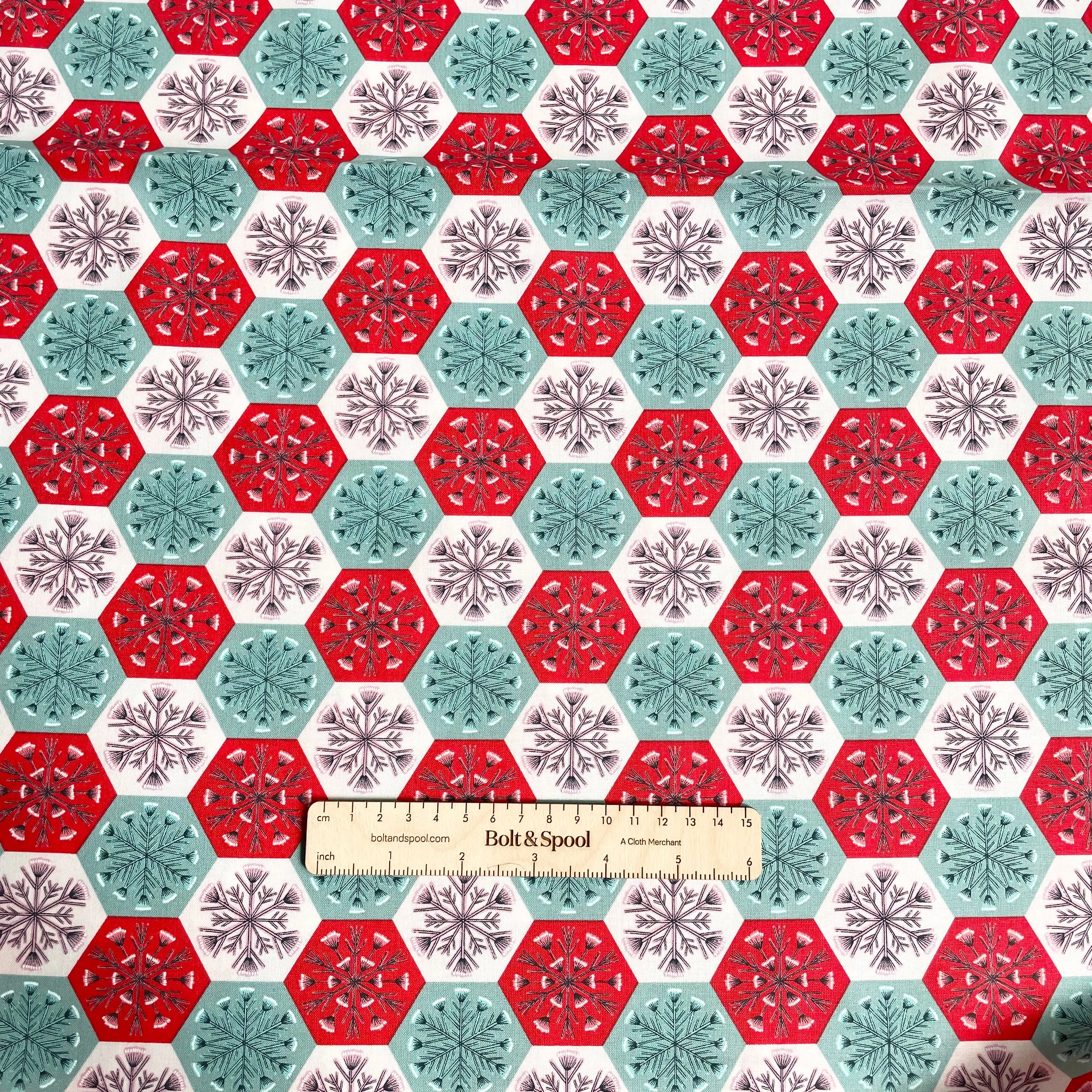 Cloud9 Organic Cotton : Winter Wonderland - Patchwork Snowflakes