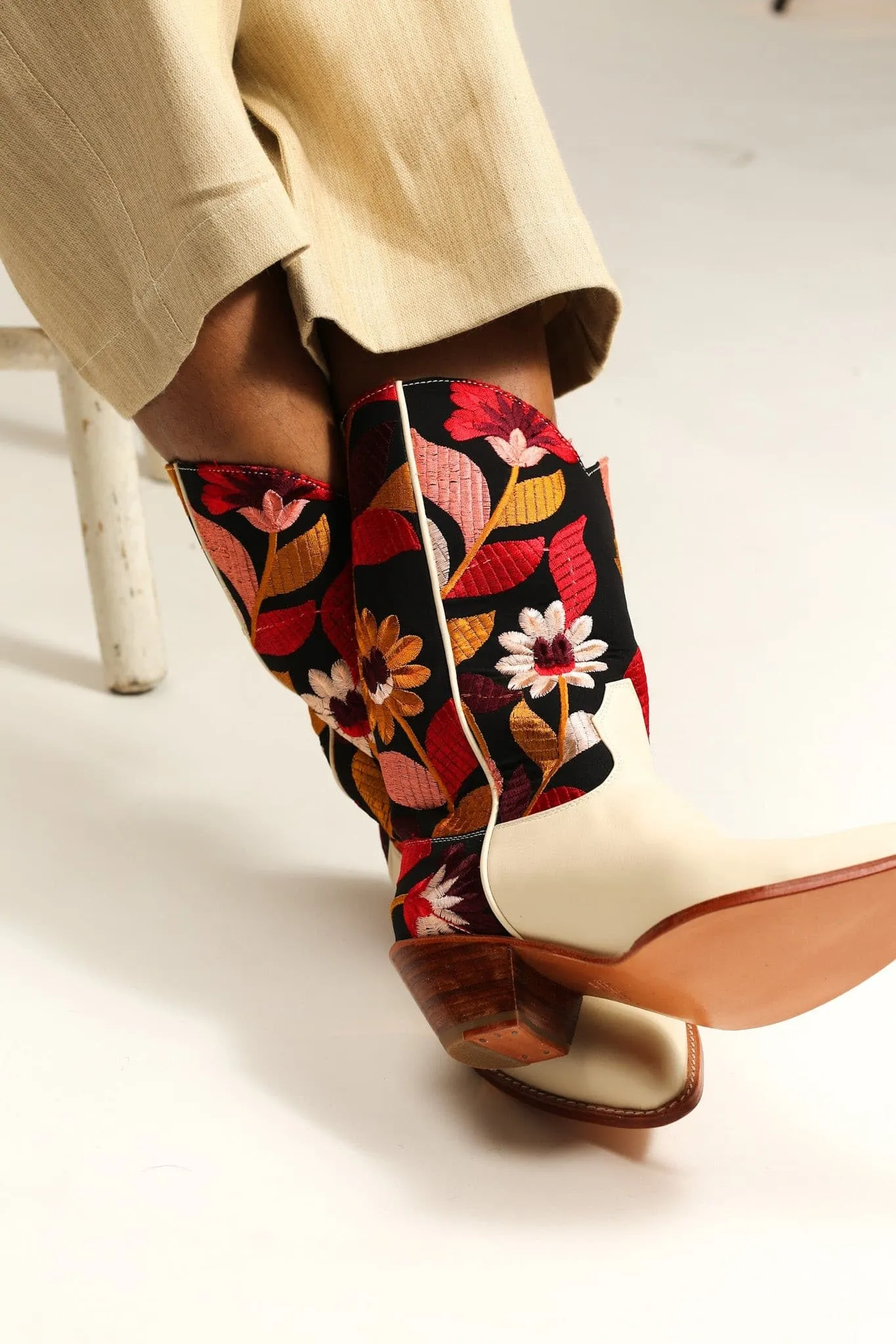 CREAM LEATHER BLACK EMBROIDERED WESTERN BOOTS X ANTHROPOLOGIE