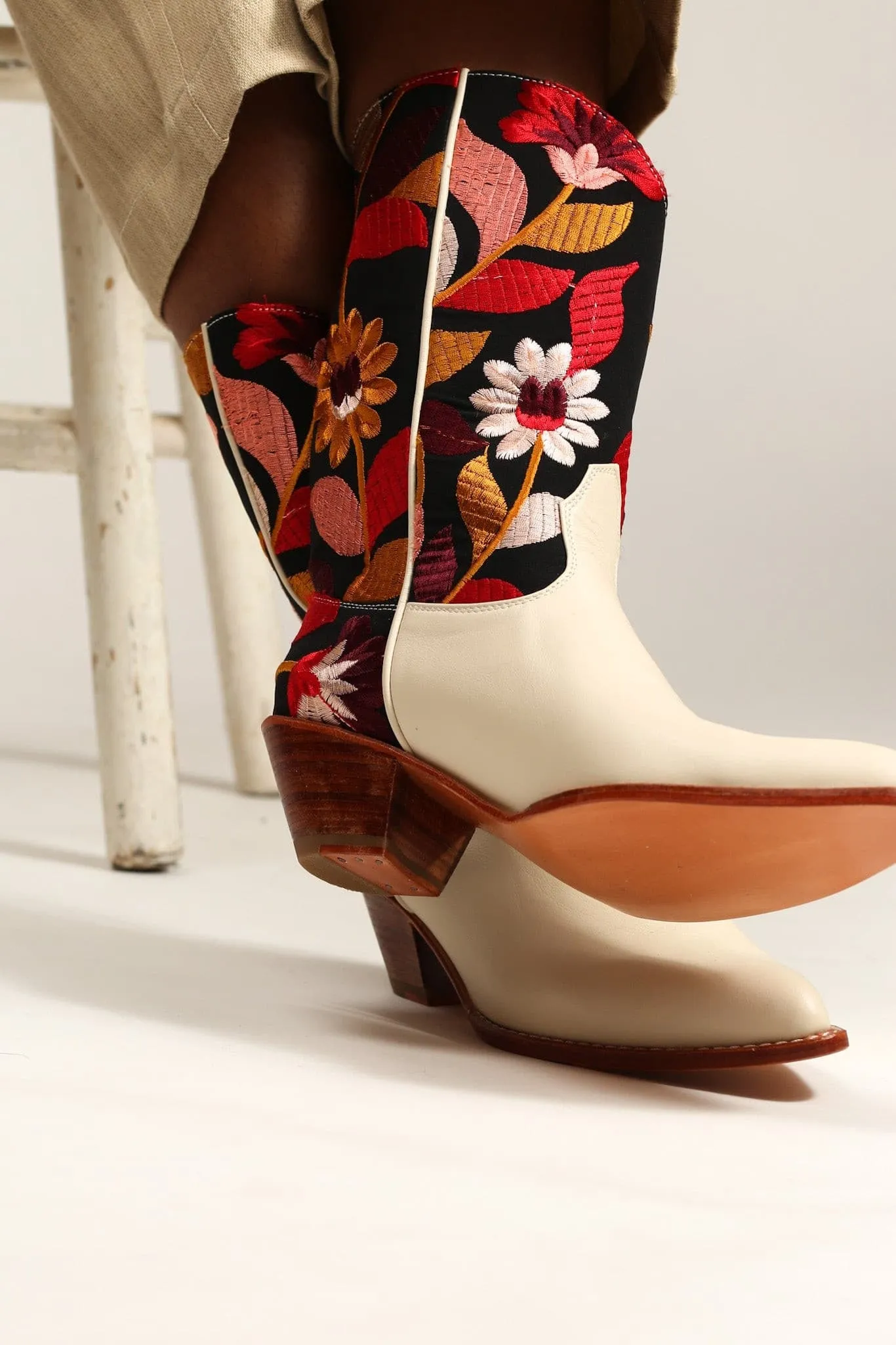 CREAM LEATHER BLACK EMBROIDERED WESTERN BOOTS X ANTHROPOLOGIE