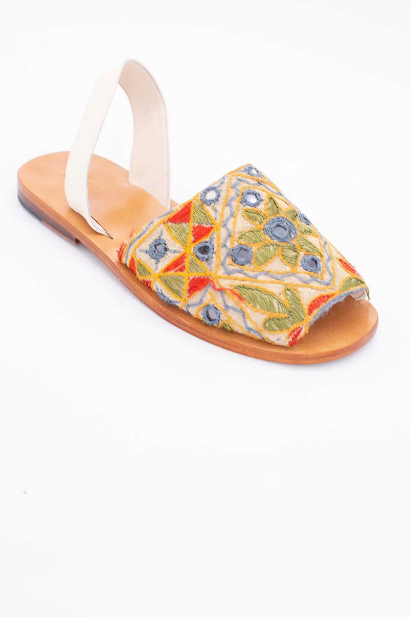 INDIAN EMBROIDERED LEATHER SANDALS DESSA