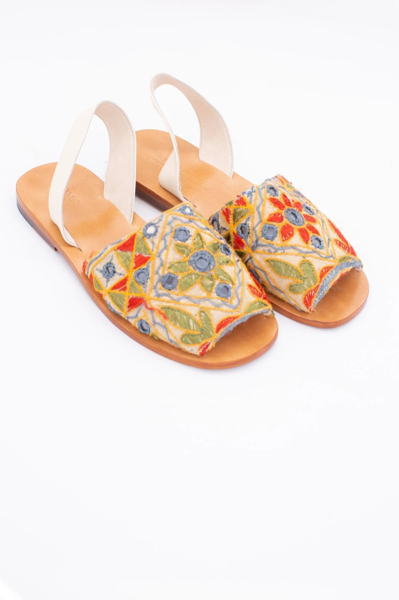 INDIAN EMBROIDERED LEATHER SANDALS DESSA