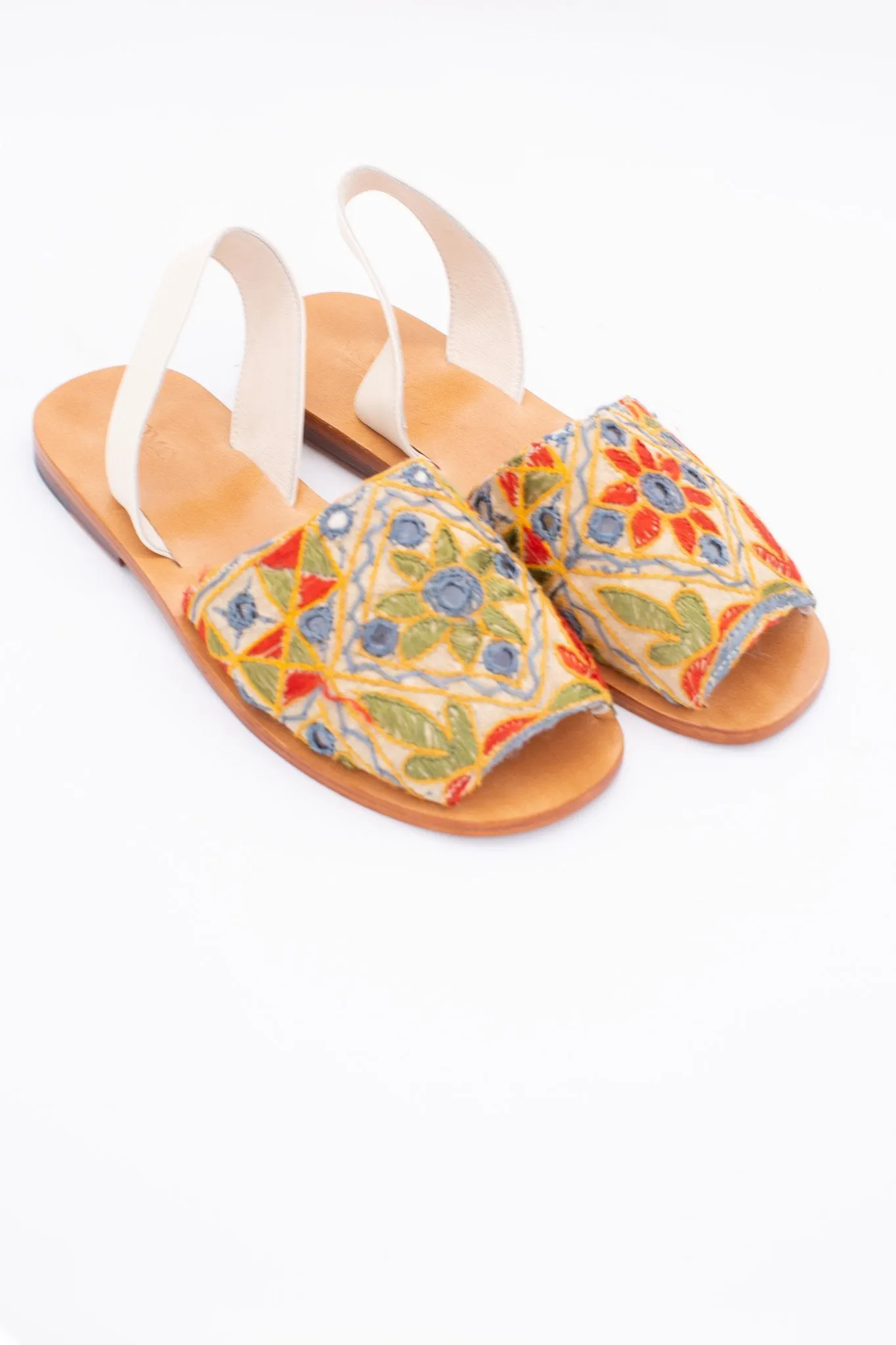 INDIAN EMBROIDERED LEATHER SANDALS DESSA