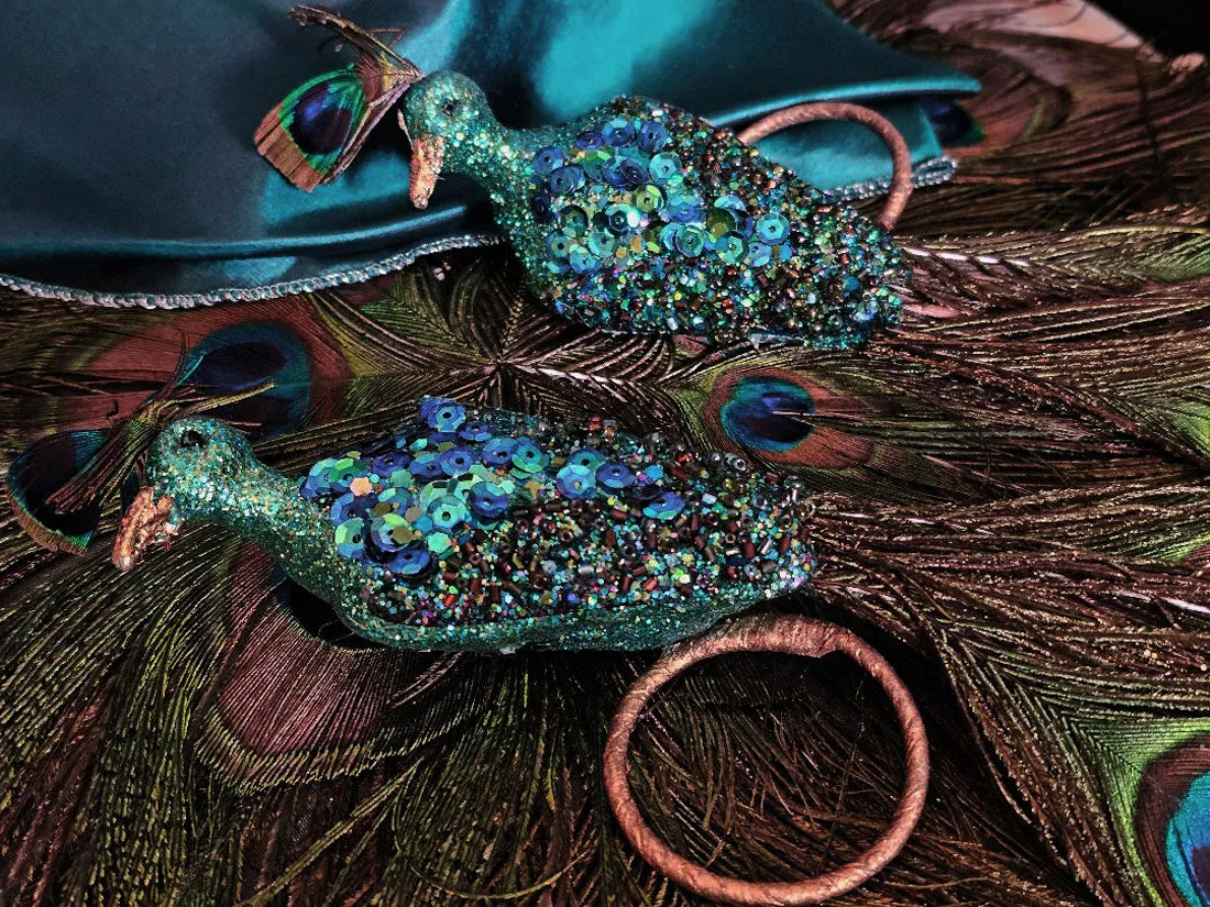 NEW - Z GALLERIE RETIRED PEACOCK PLACE MATS, SPARKLING SEQUIN NAPKIN RINGS & NAPKINS (2 OF EACH)