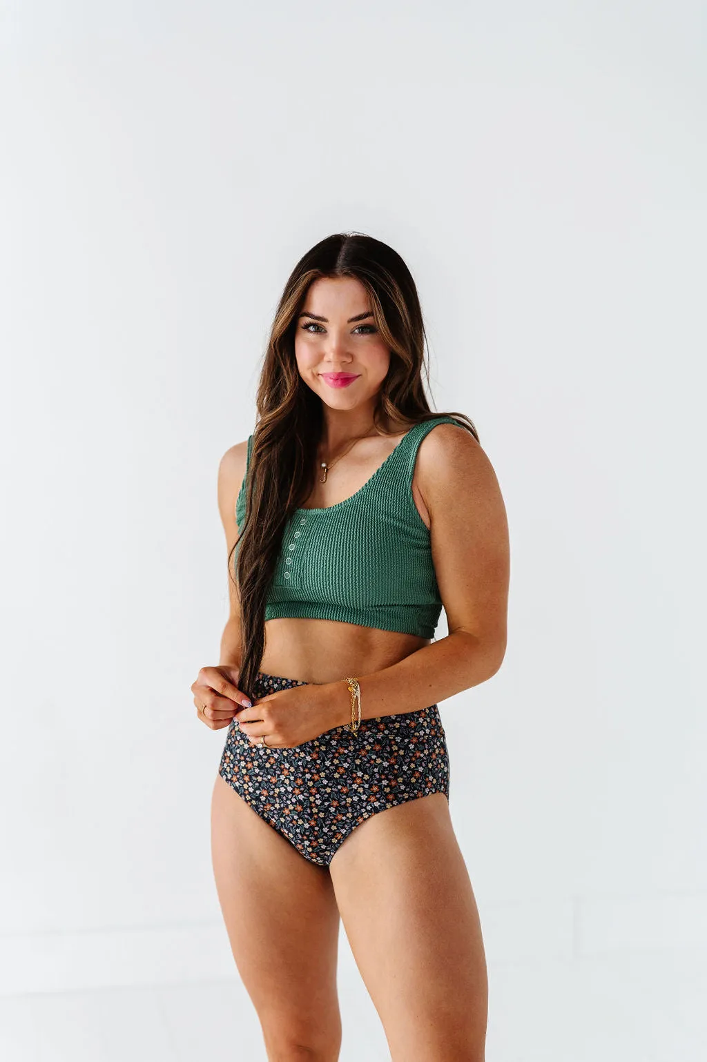 Surfer Crop in Olive