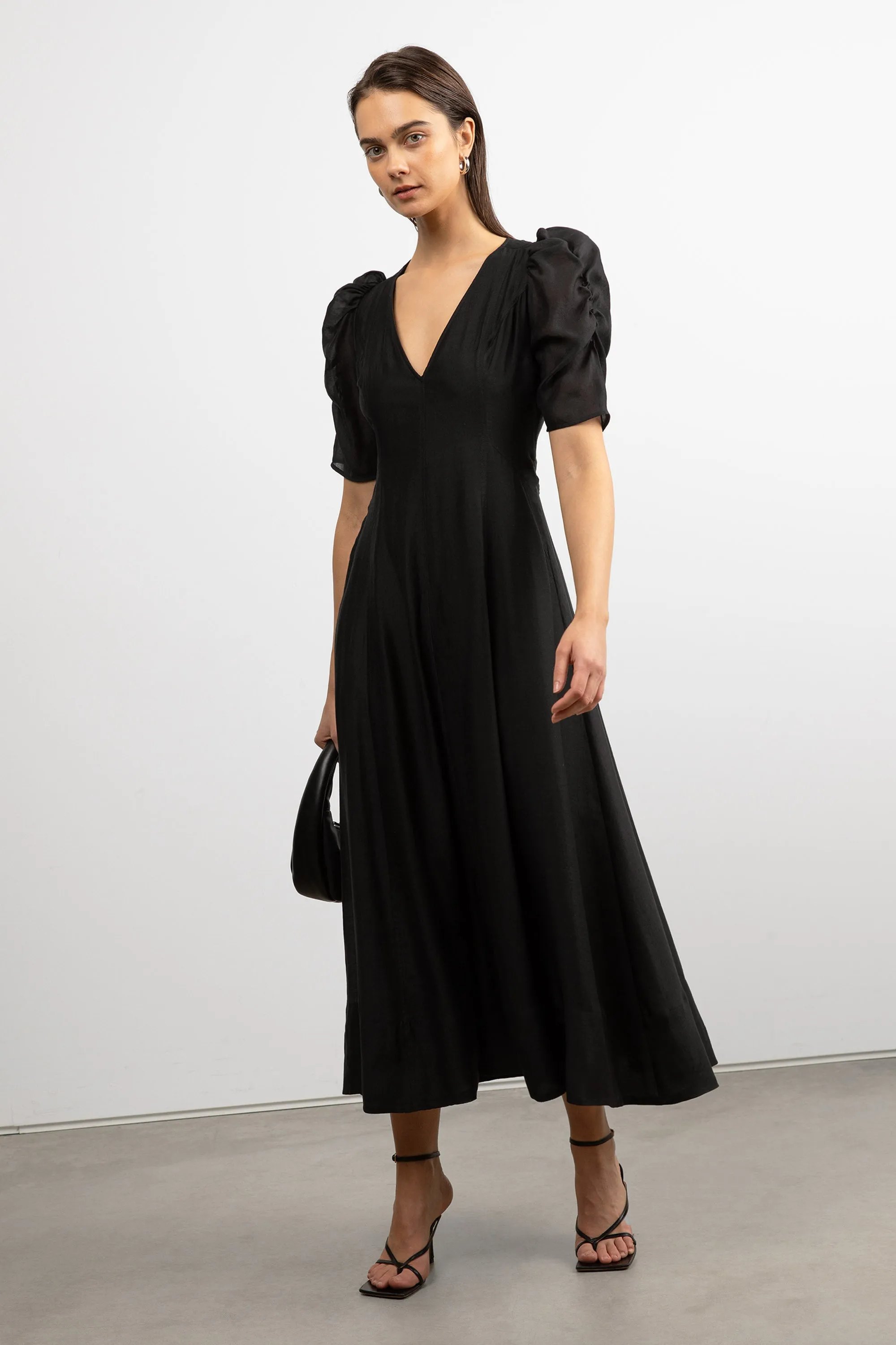 V-NECK PUFF SLEEVE MAXI DRESS