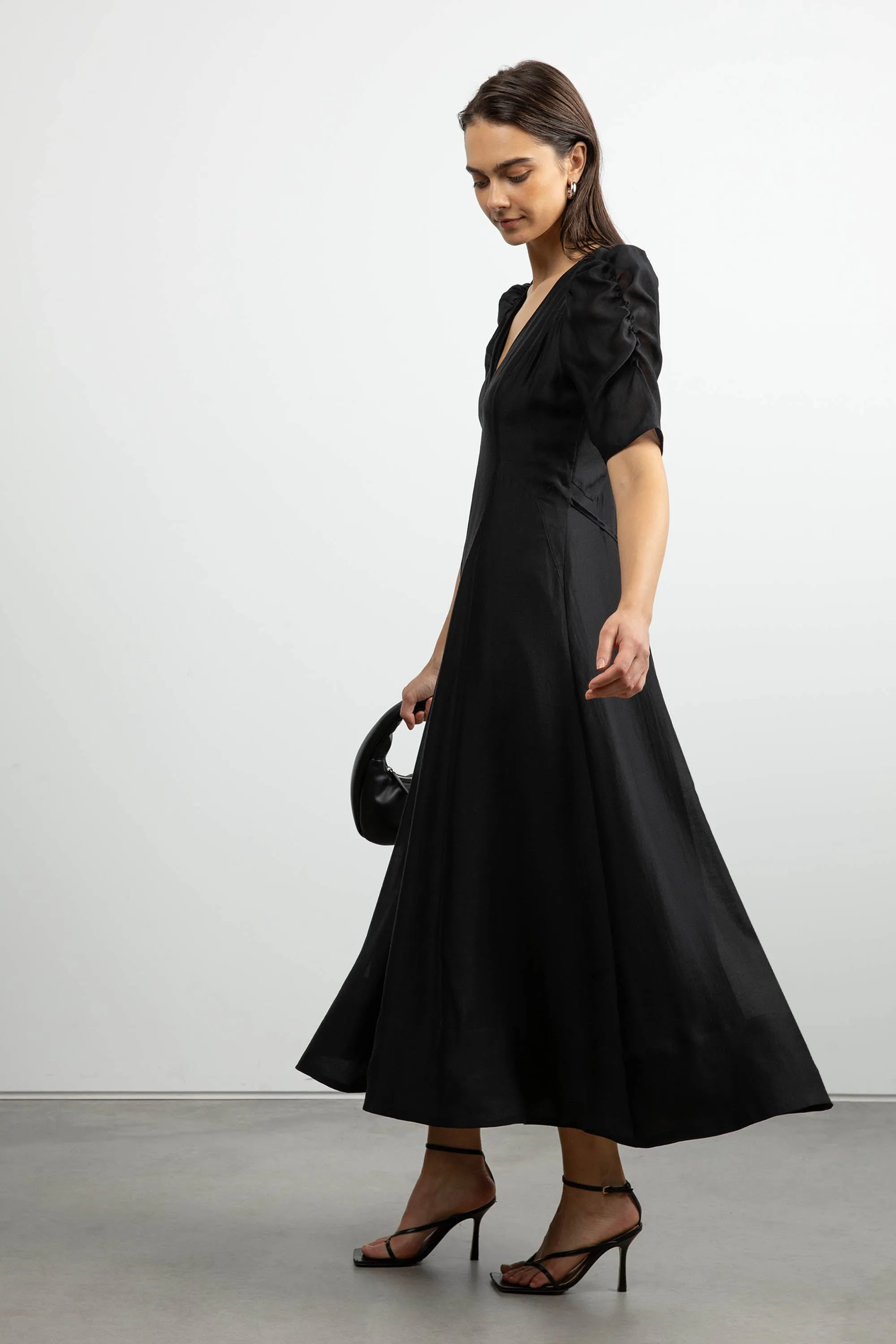 V-NECK PUFF SLEEVE MAXI DRESS